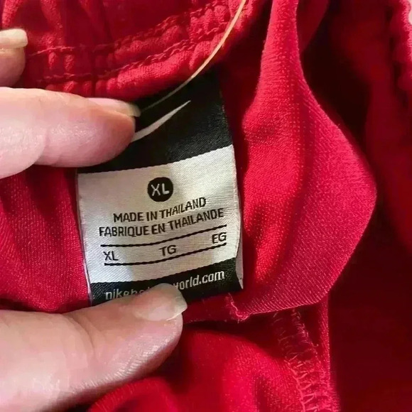 Nikebetterworld.com basketball shorts XL - Picture 3 of 3